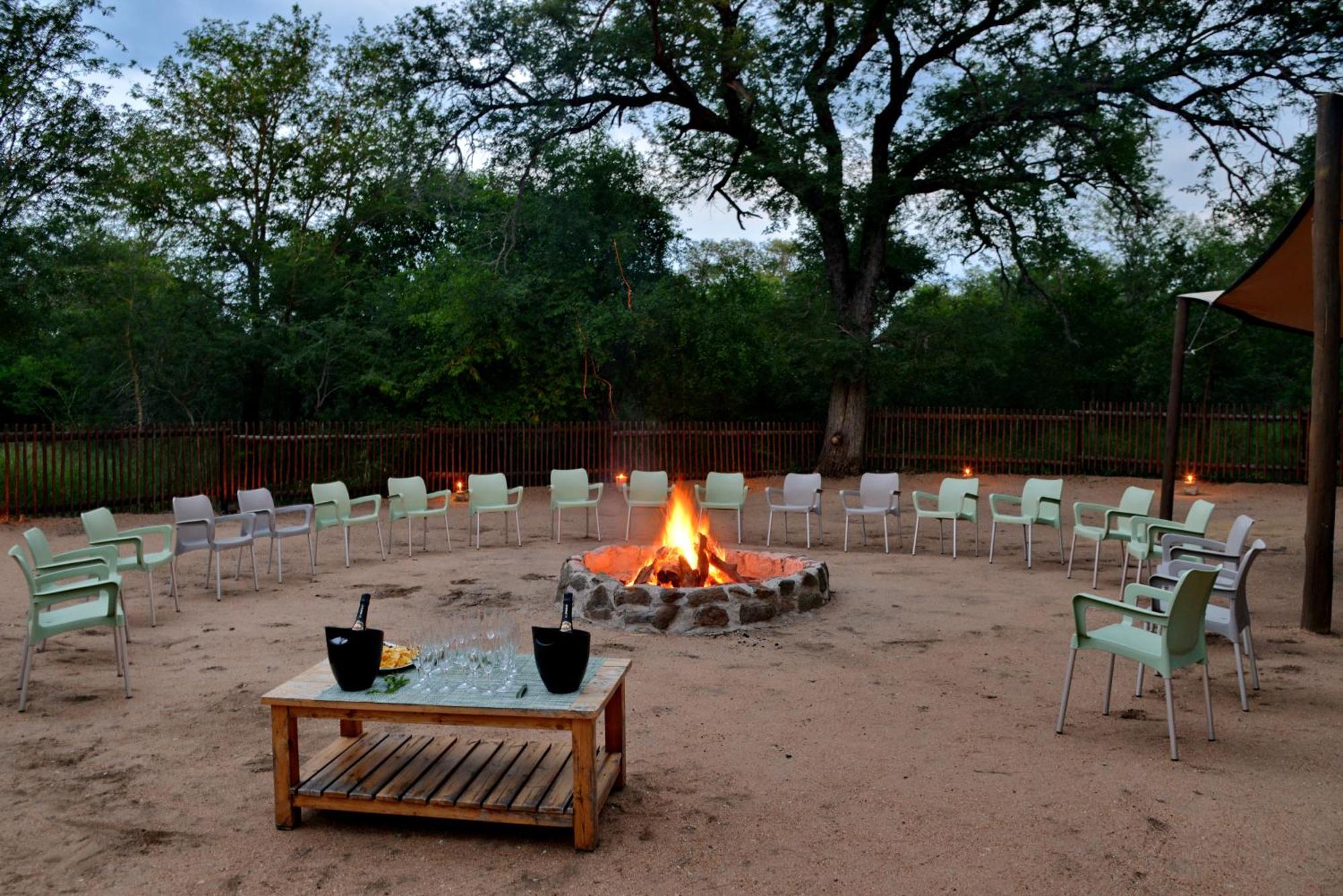 Kruger Safari Lodge マンイェレティ・ゲーム・リザーブ エクステリア 写真