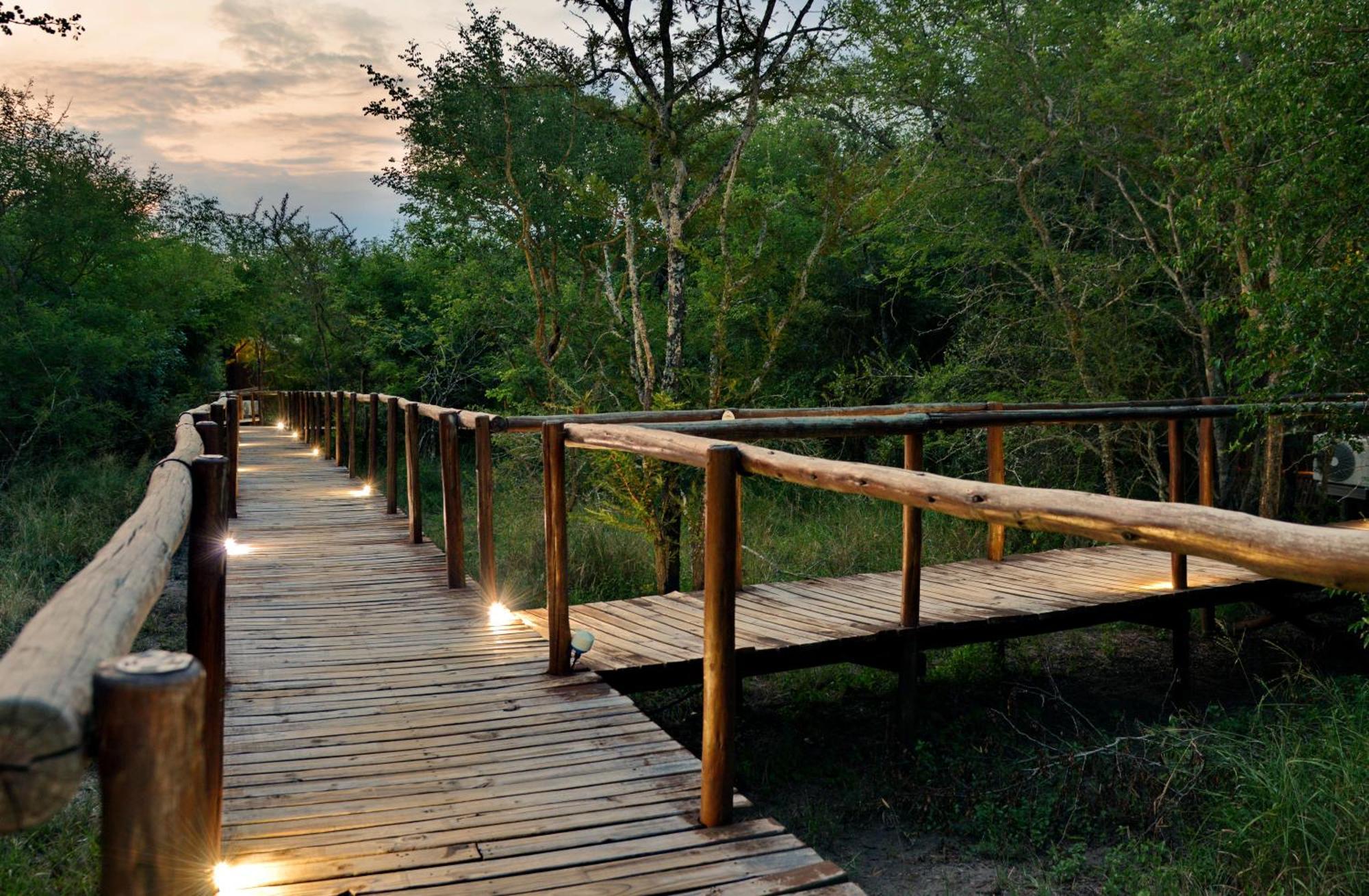 Kruger Safari Lodge マンイェレティ・ゲーム・リザーブ エクステリア 写真